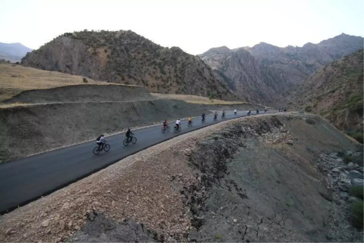 Son dakika haberleri! Çatak'ta 29 yıl önce terör nedeniyle boşaltılan kırsal mahallelere bisiklet turu