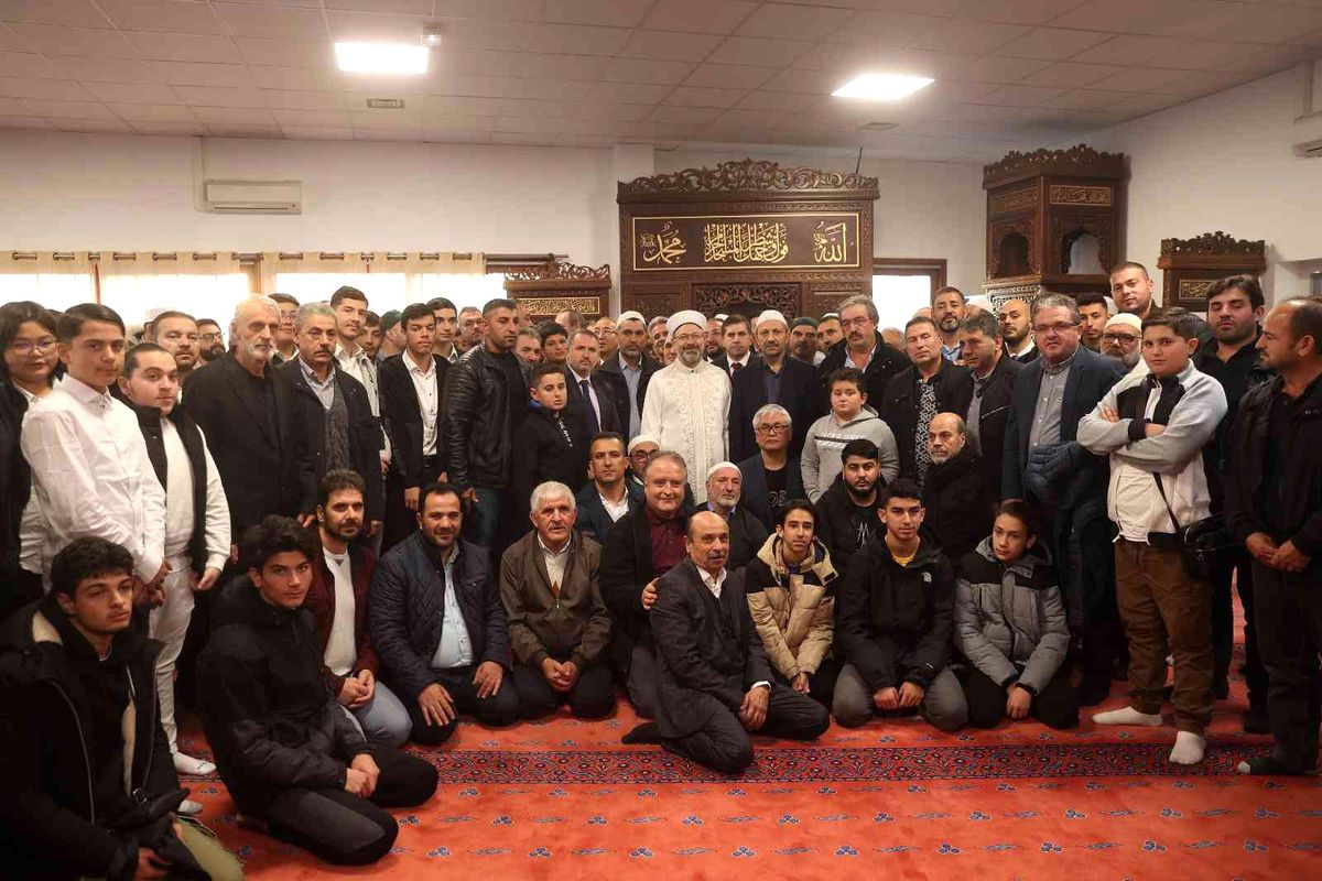 Diyanet İşleri Başkanı Erbaş, Fransa\'da sabah namazında gençlerle buluştu