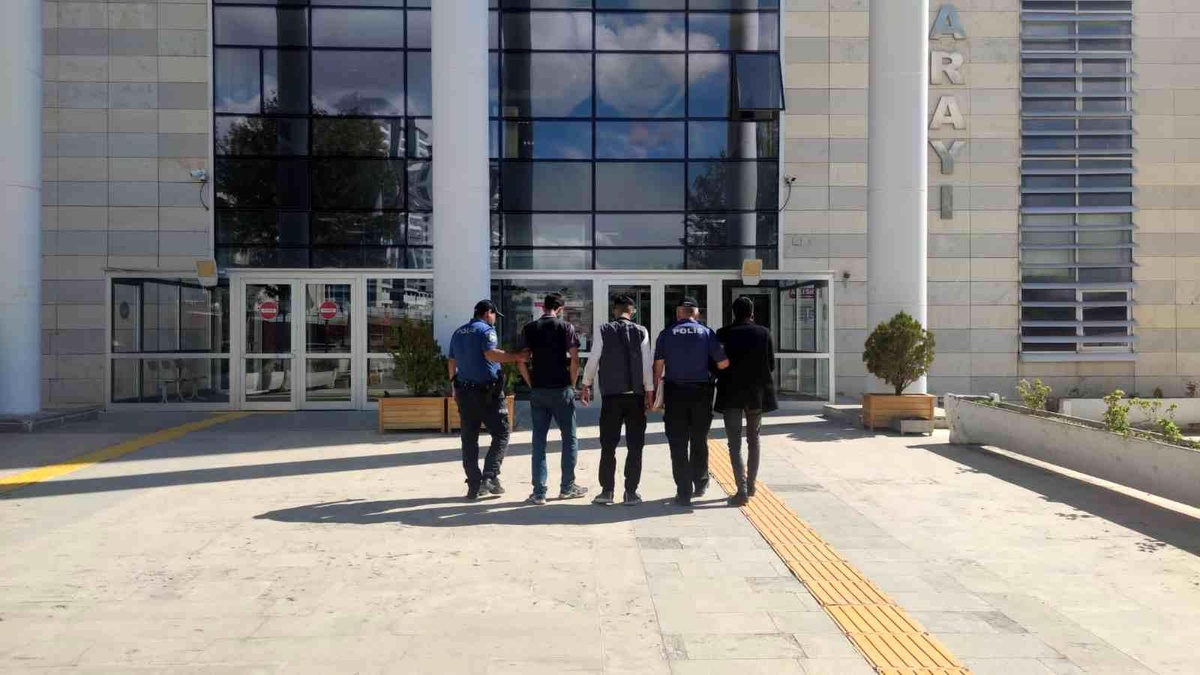 Elazığ haberleri | Elazığ\'da 3 şüpheli akülü araç çalarken suçüstü yakalandı