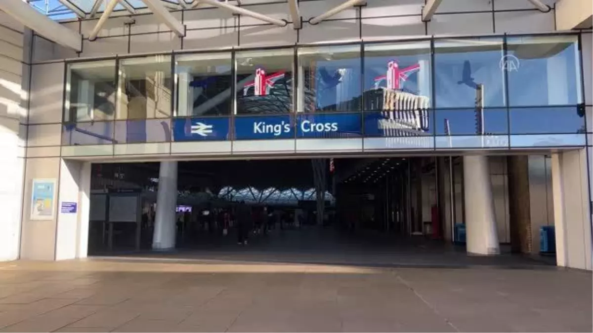 İngiltere'de demiryolu ve metro çalışanlarının başlattığı grev devam ediyor