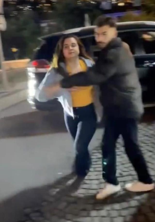 İstanbul'da alkollü kadın sürücü dehşeti kamerada: Polise tekme atıp küfürler savurdu İstanbul'da alkollü kadın sürücü dehşeti kamerada: Polise tekme atıp küfürler savurdu