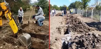 Yüzlerce mezar açılıp kemikler tek tek taşındı! Köylüler yakınlarına son kez dua etti