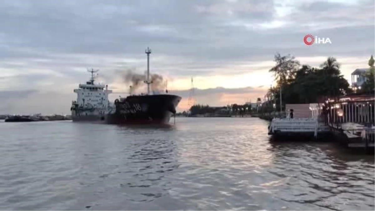 Petrol tankeri kıyıya çarpmadan saniyeler önce durduruldu