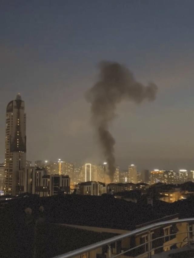 Son Dakika! Kadıköy'deki bir binada patlama oldu, çok sayıda itfaiye ekibi olay yerinde Son Dakika! Kadıköy'deki bir binada patlama oldu, çok sayıda itfaiye ekibi olay yerinde