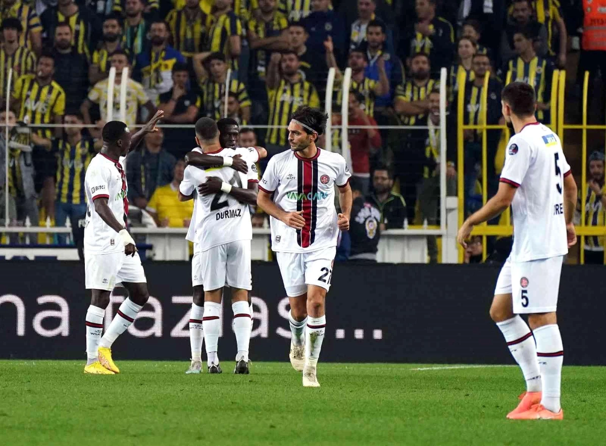 Spor Toto Süper Lig: Fenerbahçe: 2 Fatih Karagümrük: 2 (İlk yarı)