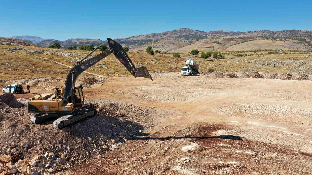 Adıyaman yerel haberi: Adıyaman\'da hayvan hastanesi için ilk kepçe vuruldu