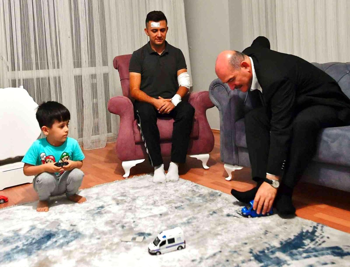 Son dakika haber! Bakan Soylu, Diyarbakır\'da kaza geçiren polislere ziyarette bulundu
