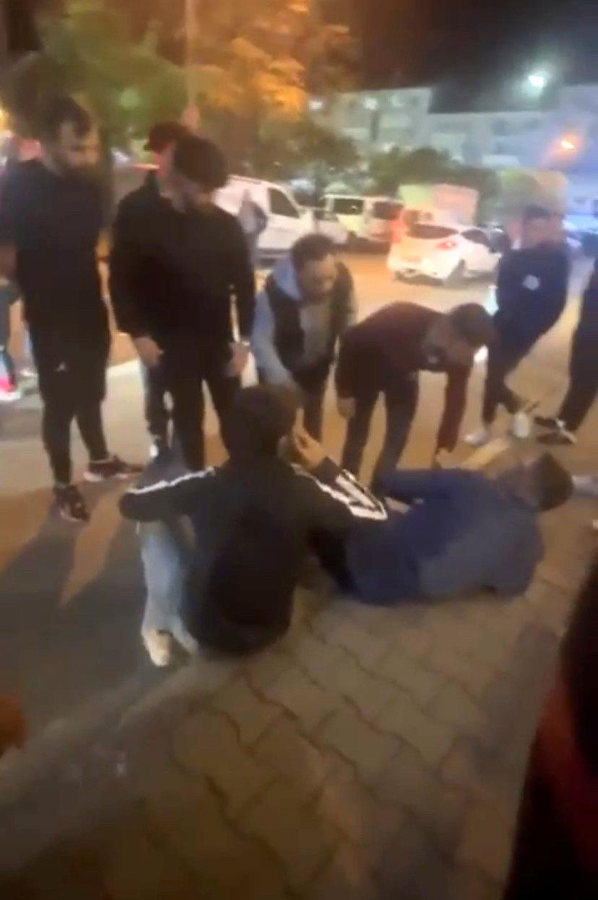 Bursa 3. sayfa haberleri... Bursa\'da yol verme meselesi yüzünden tartıştığı kişiyi bıçaklayarak kaçtı