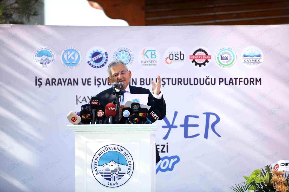Büyükşehir\'in Kariyer Merkezi, 1 ayda 100 kişiye istihdam sağladı