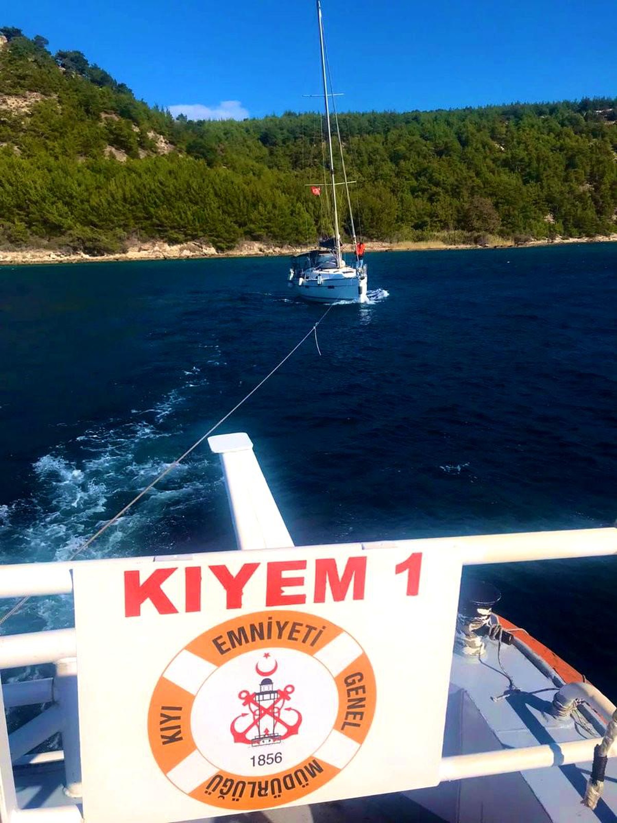 Çanakkale haberleri: Çanakkale Boğazı\'nda arızalanan tekne, KEGM ekiplerince kurtarıldı