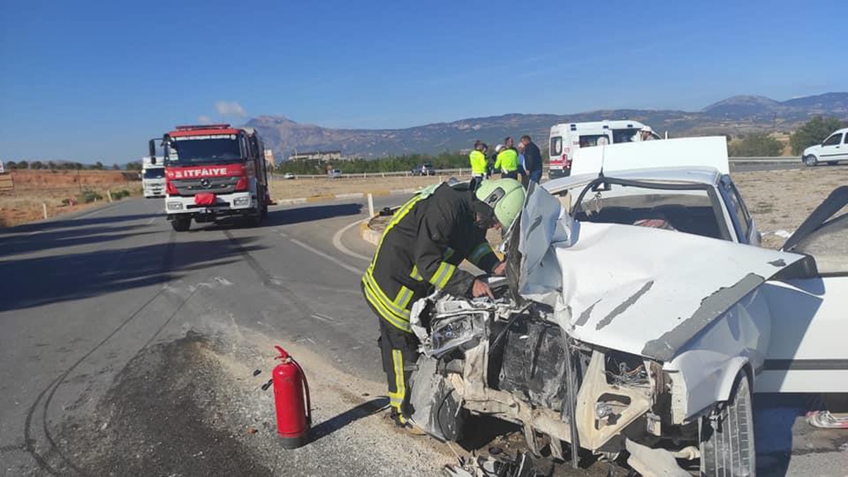 Son dakika haberi | Denizli\'de traktör ile otomobilin çarpıştığı kazada 5 kişi yaralandı