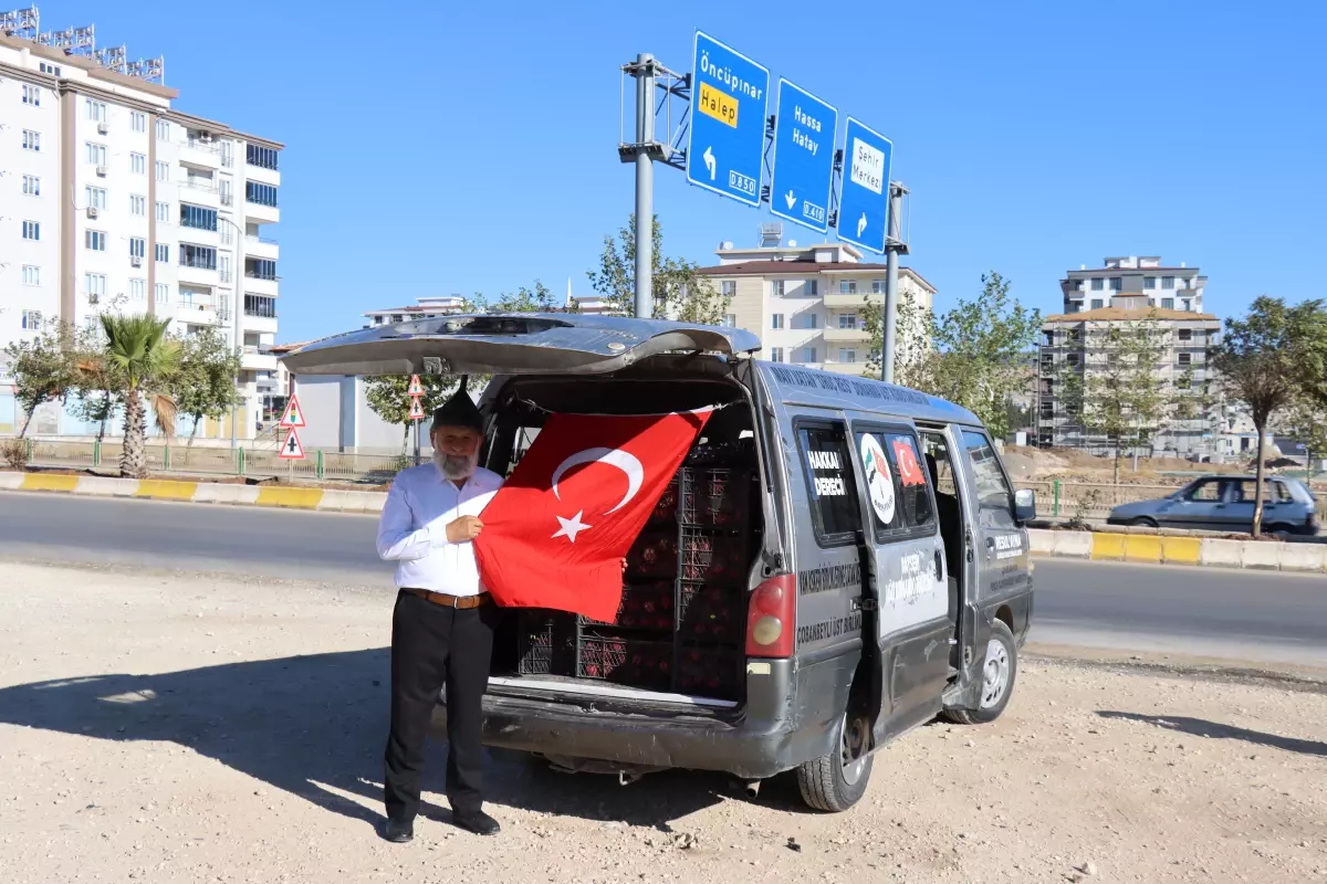 Kilis haberleri: "Elmacı Dede" Kilis\'teki askerlere Denizli\'den 70 kasa elma getirdi