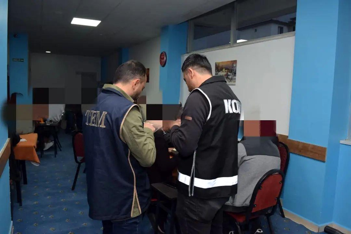 Erzincan 3. sayfa haberi | Erzincan\'da "Huzurlu Sokaklar ve Terör Suçları Uygulaması"