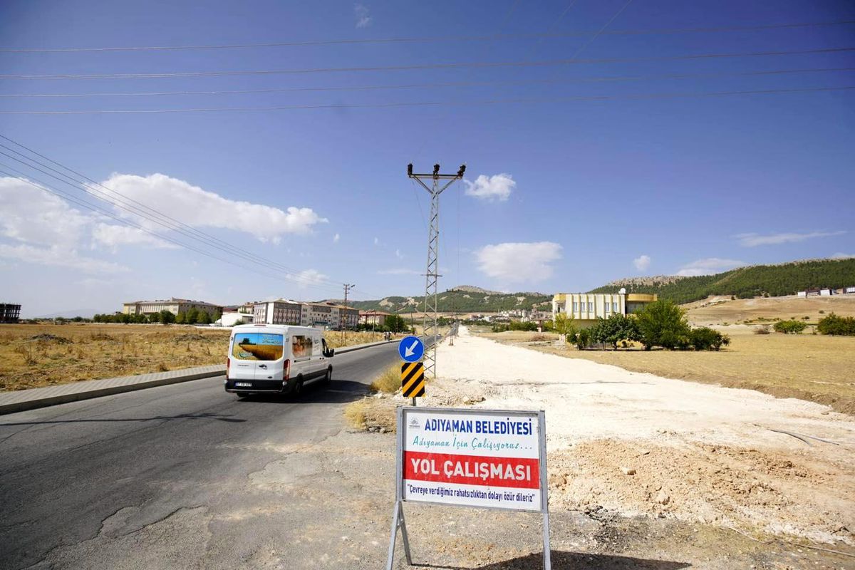 Esentepe\'de yol genişletme çalışmaları devam ediyor