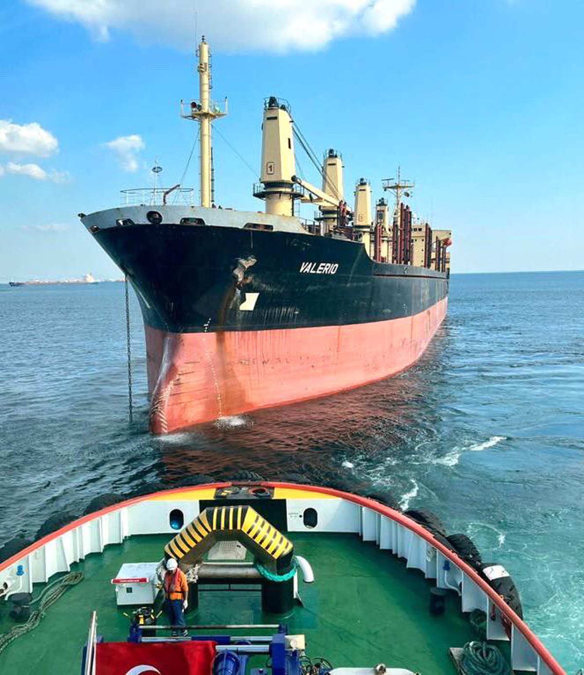 İstanbul Boğazı\'nın güneyinde arızalanan yük gemisi kurtarıldı