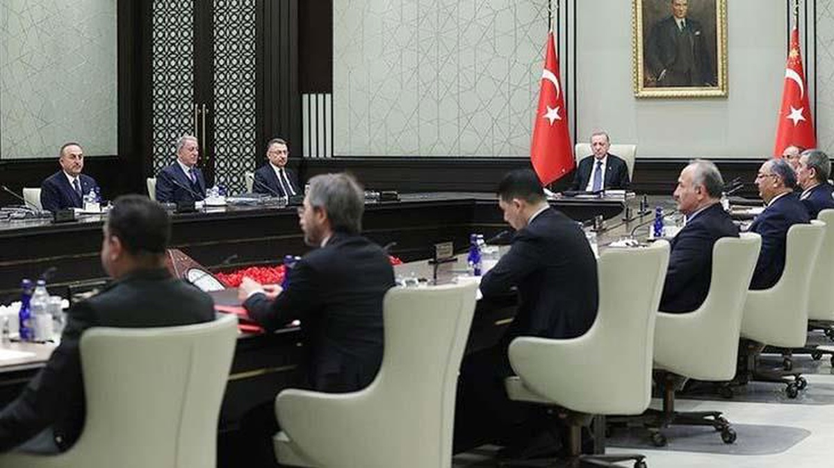 Bugün toplanacak Kabine\'de gündem yoğun! Başörtüsüne yönelik anayasa değişikliği, EYT, sözleşmeli personel ana gündem başlıkları...