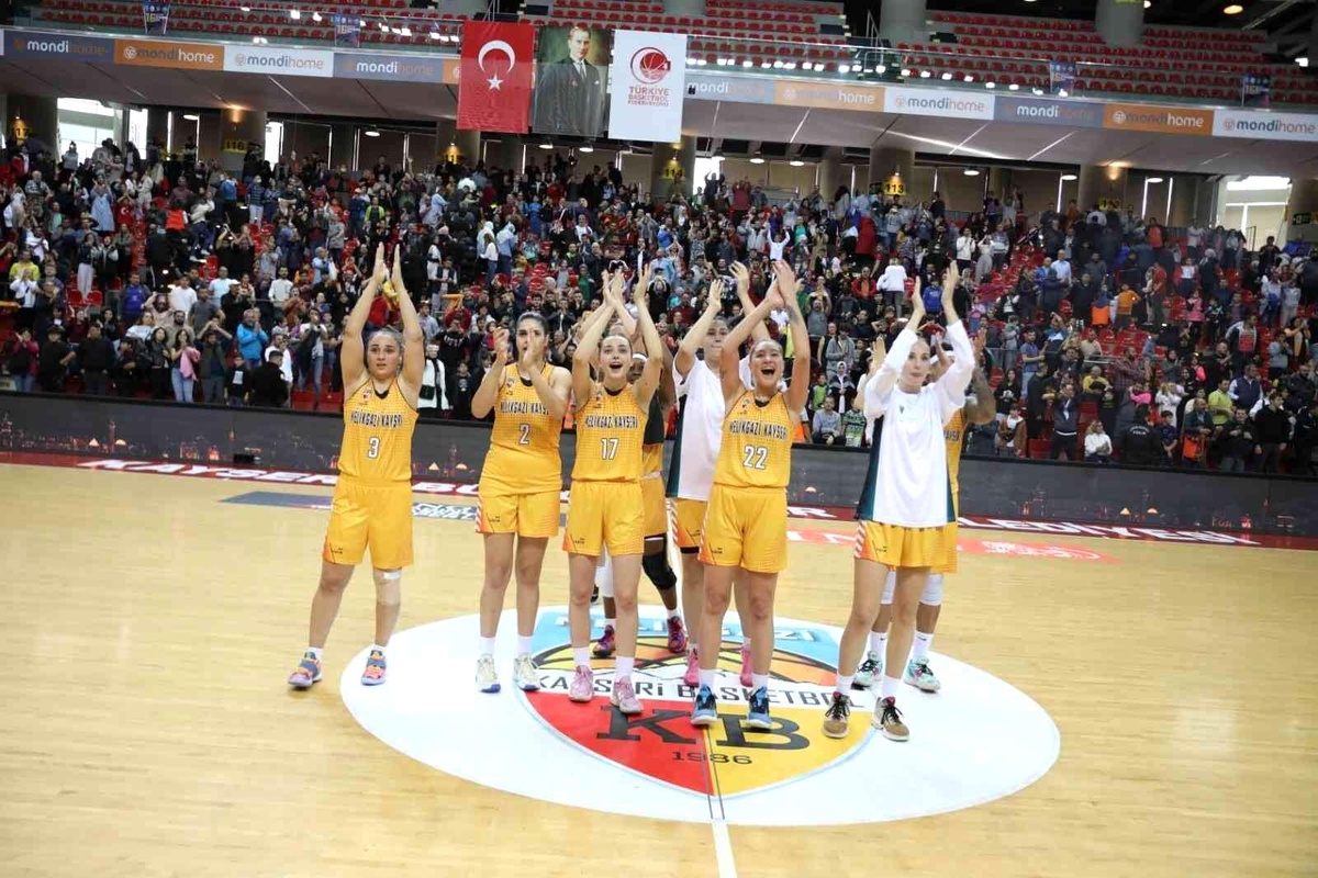 Kayseri haber... Melikgazi Kayseri Basketbol Takımı Beşiktaş\'ı yendi