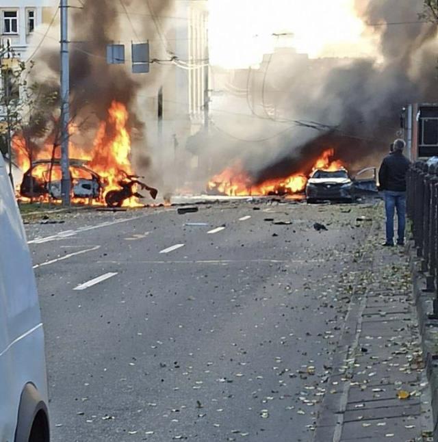 Rusya'nın Kiev'e saldırısından sonra bölgeden ilk fotoğraflar geldi Rusya'nın Kiev'e saldırısından sonra bölgeden ilk fotoğraflar geldi