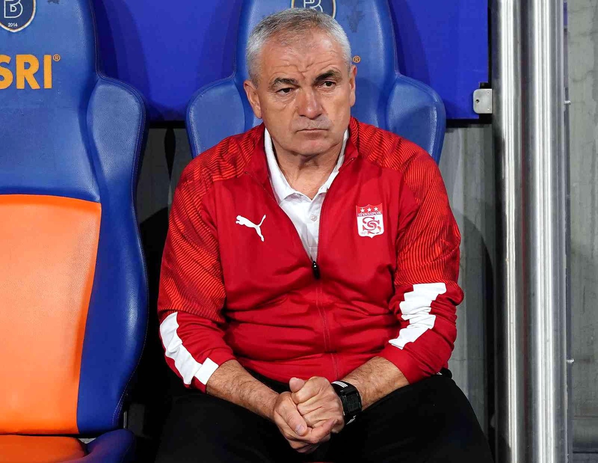 Spor Toto Süper Lig: Medipol Başakşehir: 0 Sivasspor: 0 (Maç devam ediyor)