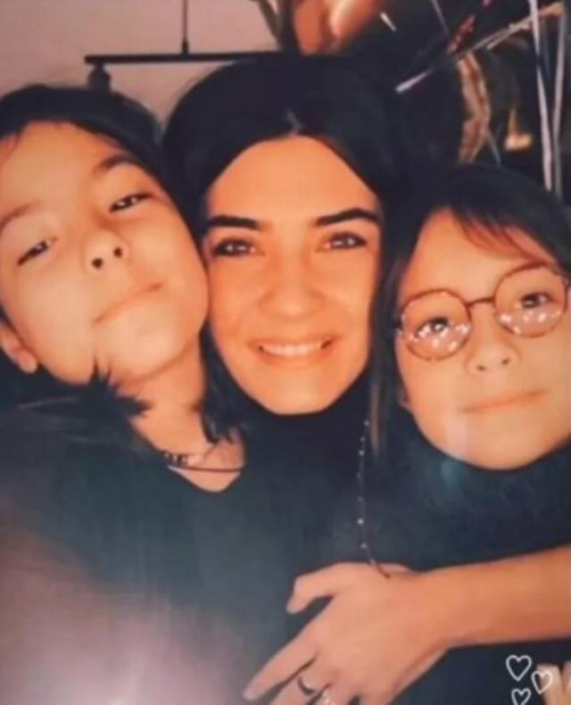 Tuba Büyüküstün ikiz kızlarıyla fotoğrafını paylaştı, her gören aynı yorumu yaptı: Annelerinin kopyası olmuşlar