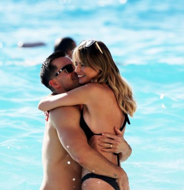 Türkiye'ye gelen dünyaca ünlü model, bikinisi ve pozlarıyla tozu dumana kattı Türkiye'ye gelen dünyaca ünlü model, bikinisi ve pozlarıyla tozu dumana kattı