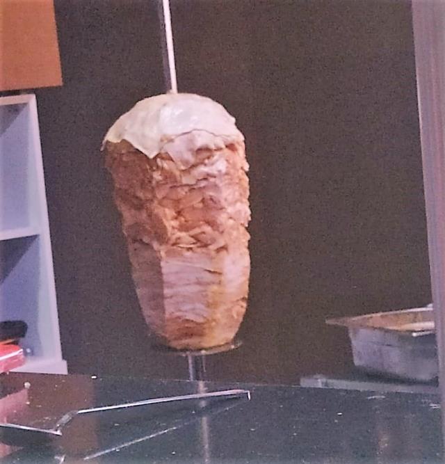 Ünlü döner zincirinin şefi, tarihi geçmiş eti satmadı diye kör edildi Ünlü döner zincirinin şefi, tarihi geçmiş eti satmadı diye kör edildi