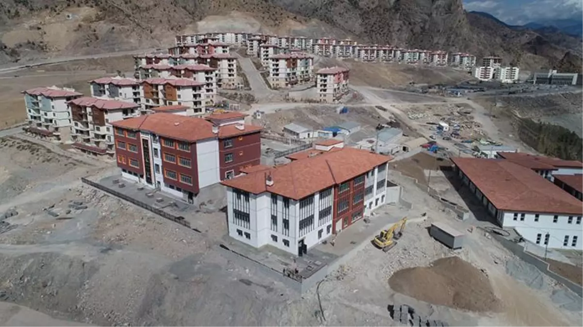 Yusufeli Barajı projesi hakkında konuşan Bakan Kulum: İlçemizi yeni yerine taşımaya başladık