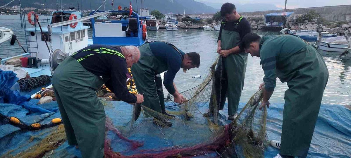 Balık avı için Karadeniz\'e açılan tekneler, boş dönmüyor