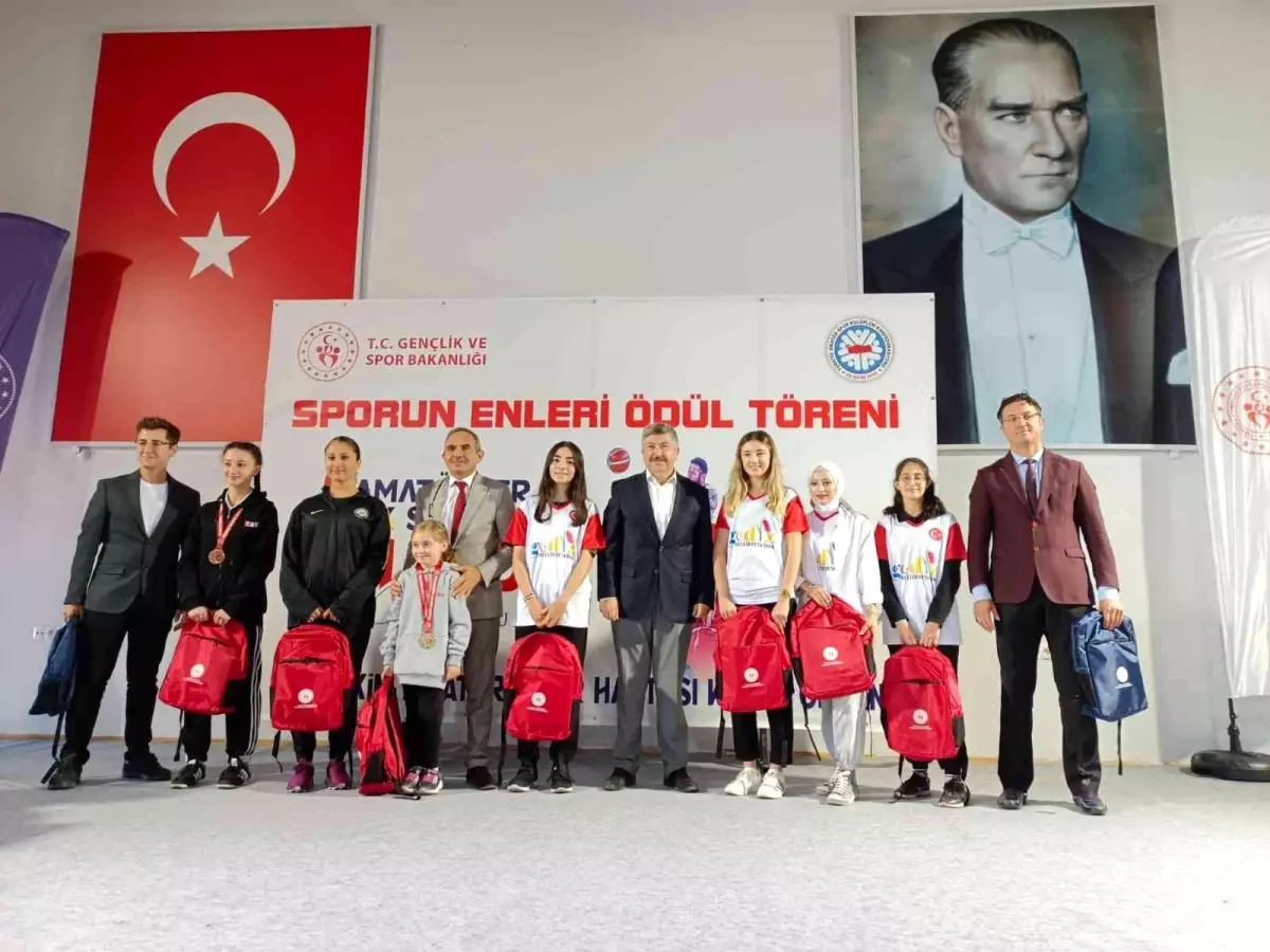 Başkan Akçadurak\'a sporun enleri ödül töreninde teşekkür