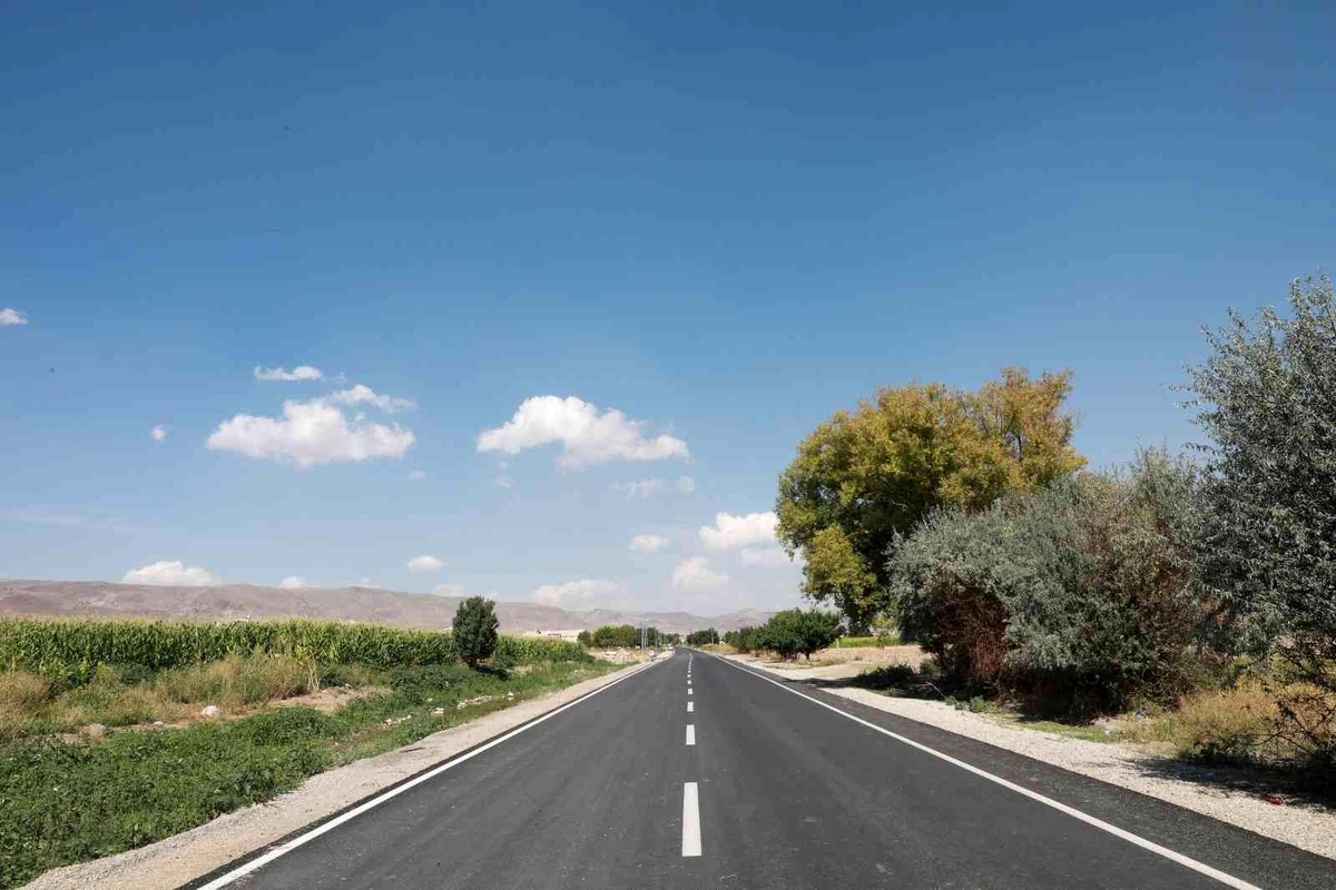 Başkan Çolakbayrakdar, "Yatırımlarımızla yeni bir şehir kuruyoruz"