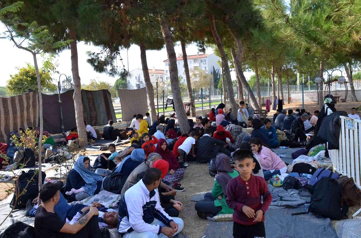 Aydın 3. sayfa haberi... Didim'de 149 düzensiz göçmen yakalandı, 4 organizatör gözaltına alındı