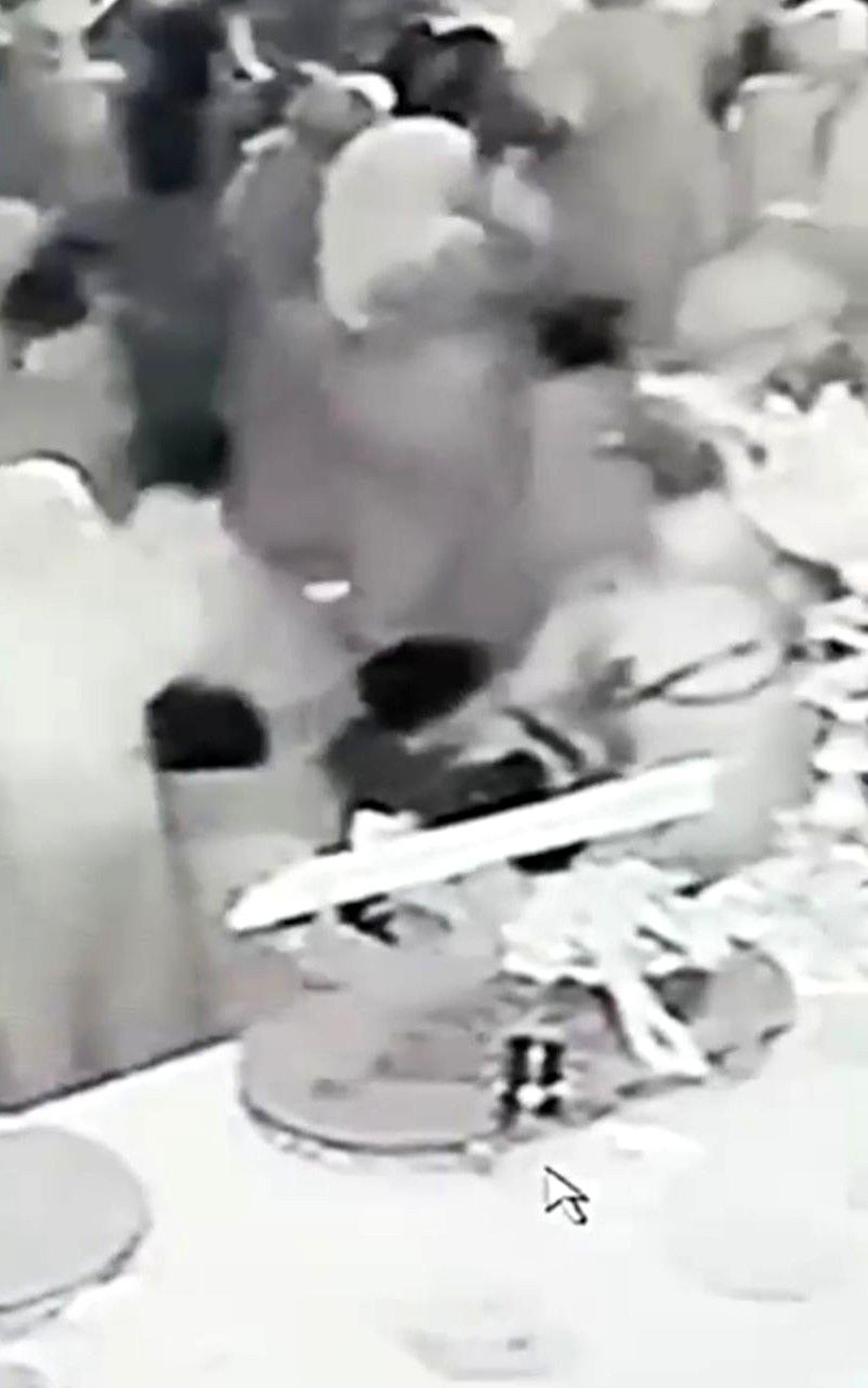 Düğün salonlarında davetlileri gözüne kestiren çocuk hırsızlar yine iş başında