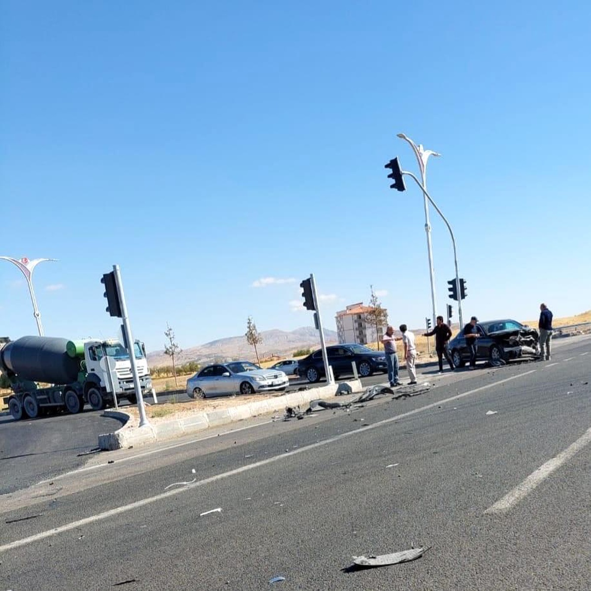 Elazığ haber... Elazığ\'da kamyon ile otomobil çarpıştı