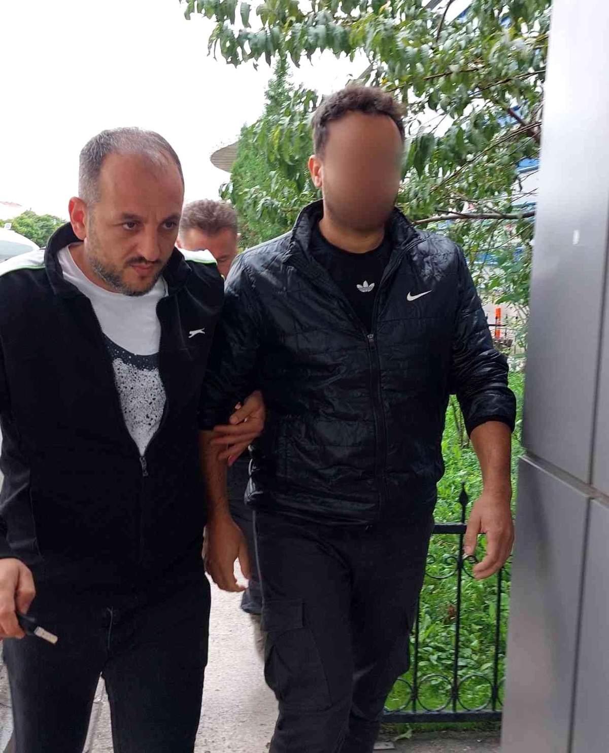FETÖ\'den açığa alınan yüzbaşıya gözaltı