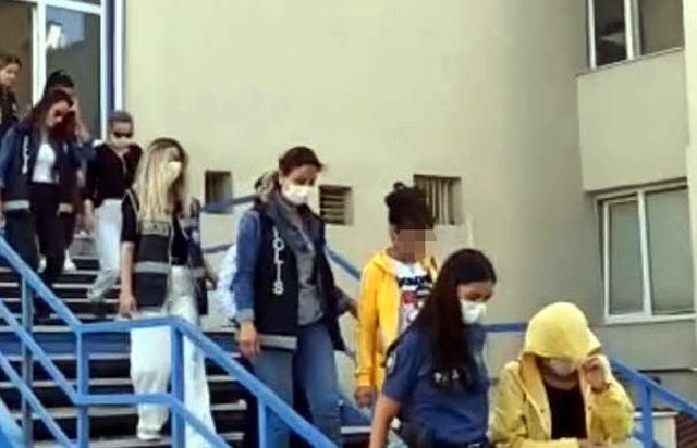 Fuhuş operasyonunda çok sayıda tutuklama! Aralarında boş ev ayarlayan da var aracı olan da Fuhuş operasyonunda çok sayıda tutuklama! Aralarında boş ev ayarlayan da var aracı olan da