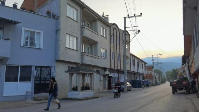 Gizemli mezar köyü ikiye böldü! O mezar aşkından ölen kıza mı ait? Gizemli mezar köyü ikiye böldü! O mezar aşkından ölen kıza mı ait?
