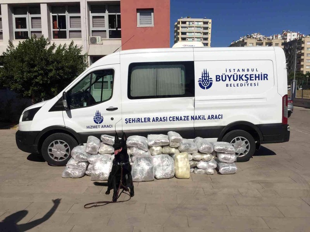 İBB'nin cenaze aracıyla uyuşturucu sevkiyatına 3 tutuklama İBB'nin cenaze aracıyla uyuşturucu sevkiyatına 3 tutuklama