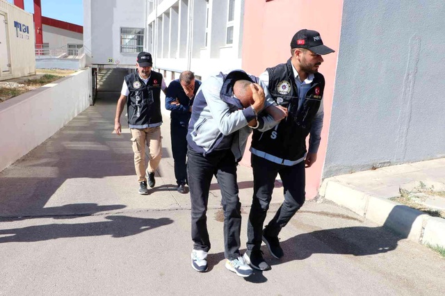 İBB'nin cenaze aracıyla uyuşturucu sevkiyatına 3 tutuklama! İşte zanlıların ilk ifadeleri İBB'nin cenaze aracıyla uyuşturucu sevkiyatına 3 tutuklama! İşte zanlıların ilk ifadeleri