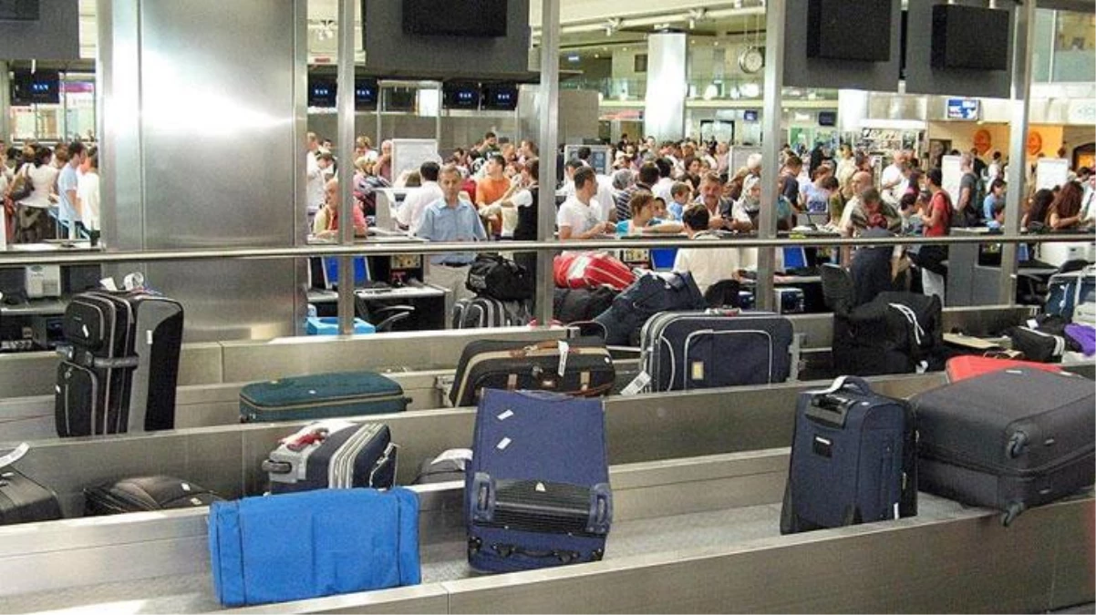 İstanbul Havalimanı\'nda valiz dolusu külçe altın ele geçirildi! Dubai\'den getirmişler