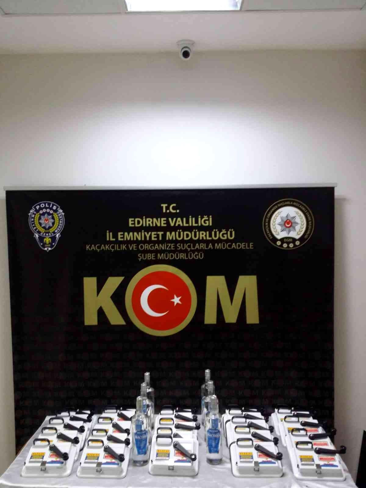 Kapıkule\'de bir araçta gümrük kaçağı ürünler ele geçirildi
