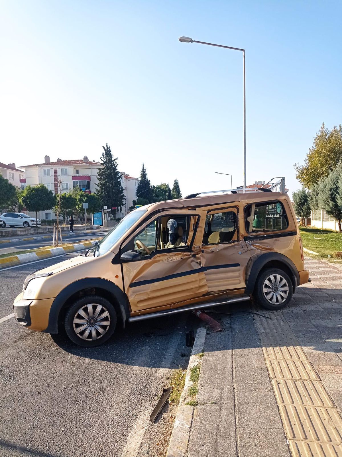 Son dakika haber | Kırklareli\'nde panelvan ile hafif ticari aracın çarpıştığı kazada 3 kişi yaralandı