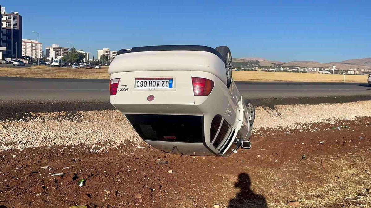 Son dakika haber | Kontrolden çıkan otomobil takla attı: 2 yaralı