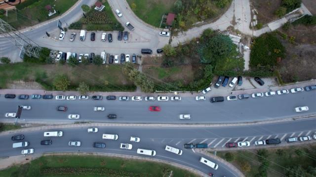 Kuyumcukent otoparkına zam üstüne zam geldi! Durumu protesto eden esnaf araçlarını yola çekiyor