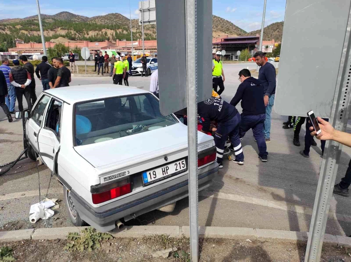 Son dakika haber... Osmancık\'ta iki otomobil çarpıştı: 4 yaralı
