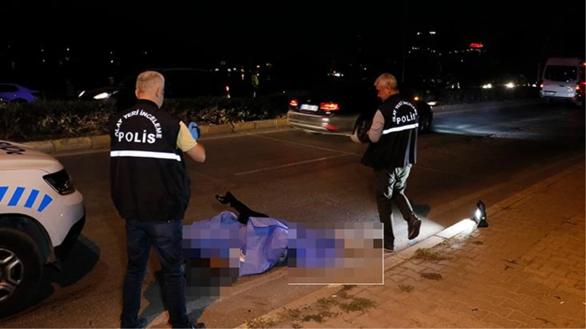 Adana\'da otomobilin çarptığı elektrikli scooter sürücüsü genç, olay yerinde yaşamını yitirdi