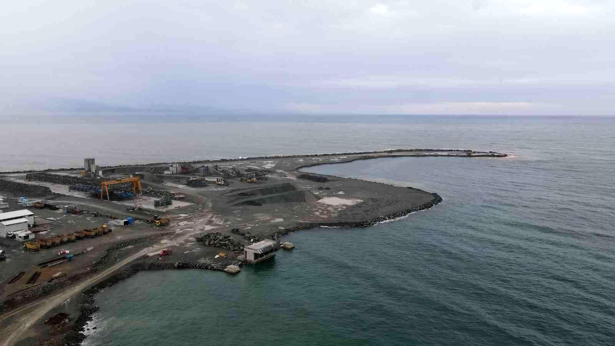 Rize haber | Rize Valisi Çeber: "Lojistik Merkez Rize\'yi en önemli ticaret merkezlerinden biri yapacak"