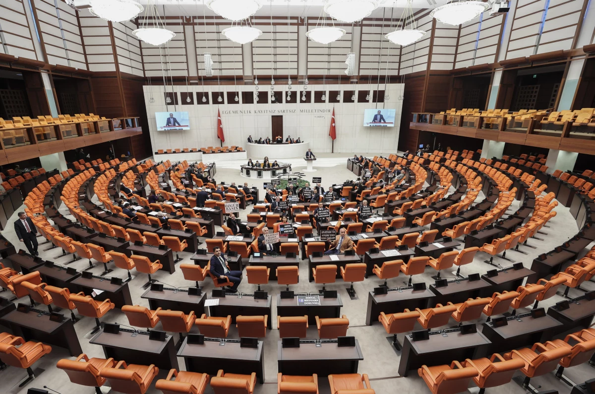 TBMM Genel Kurulunda İYİ Parti, HDP ve CHP\'nin grup önerileri kabul edilmedi