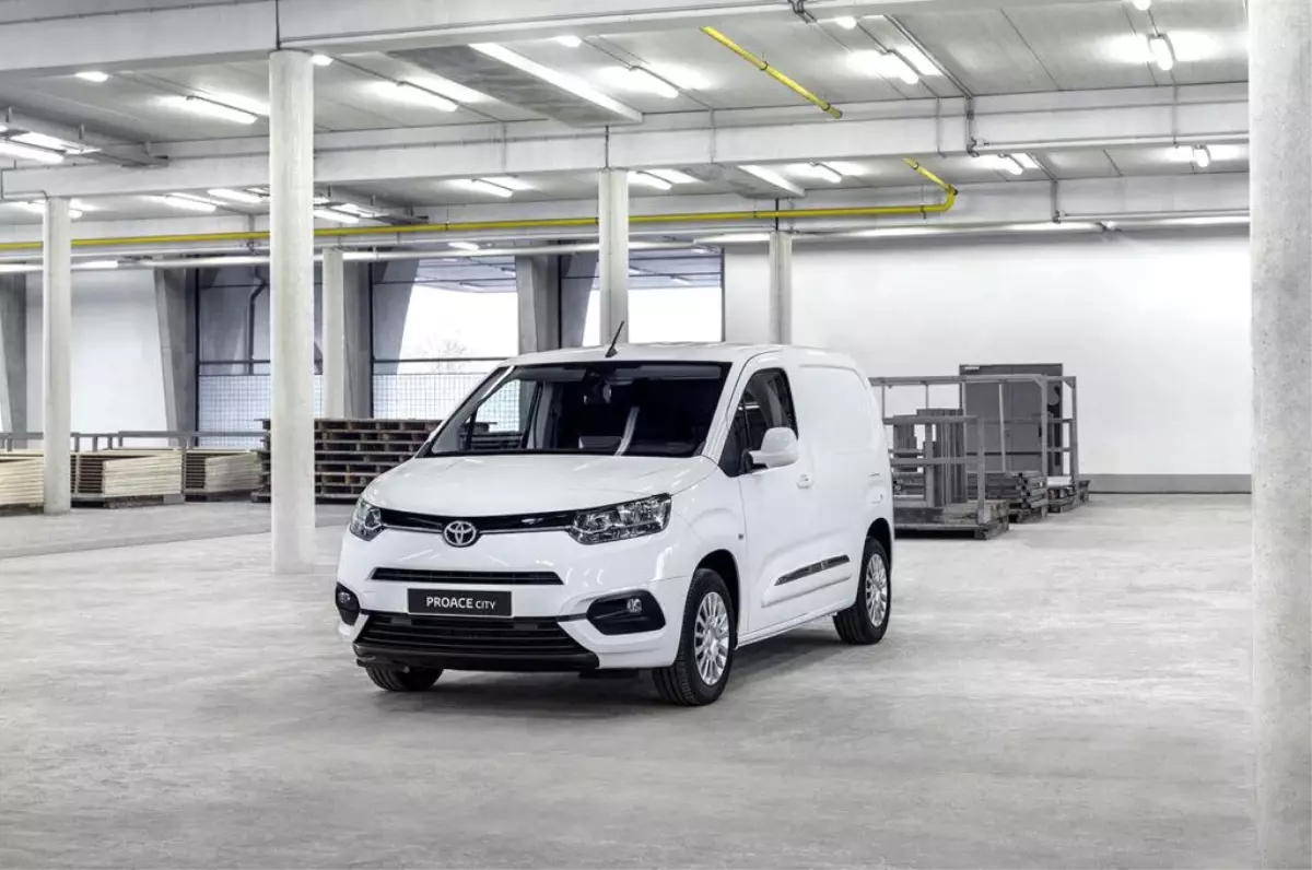 Toyota hafif ticari araçlarda vites yükseltiyor