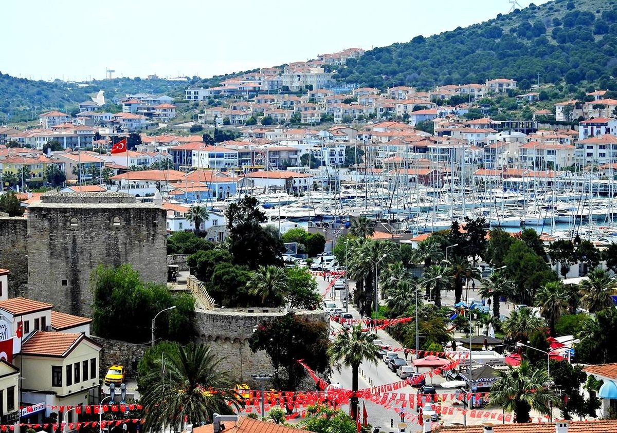 İzmir haberleri... Ünlü tatil merkezi Çeşme\'de Eylül ayı neredeyse Ağustos ayı ile yarıştı