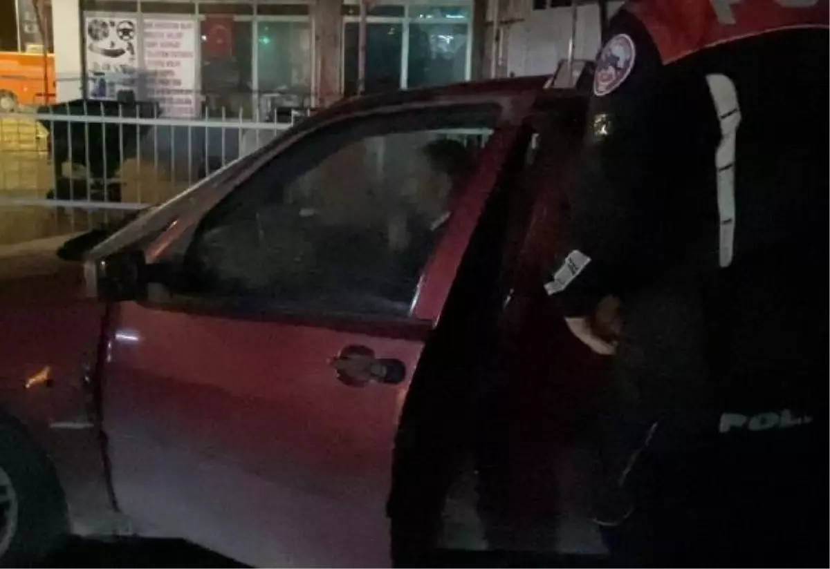 Alkollü sürücünün protez diş hassasiyeti: Aracında dişlerini aradı